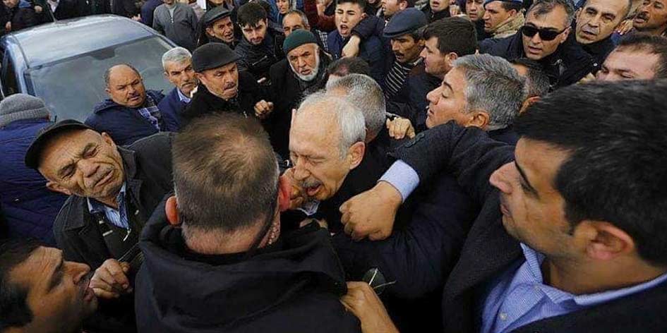 Turkse oppositieleider belaagd op begrafenis