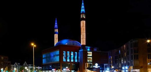 Ulu Moskee in Utrecht kleurt minaretten oranje ivm koningsdag